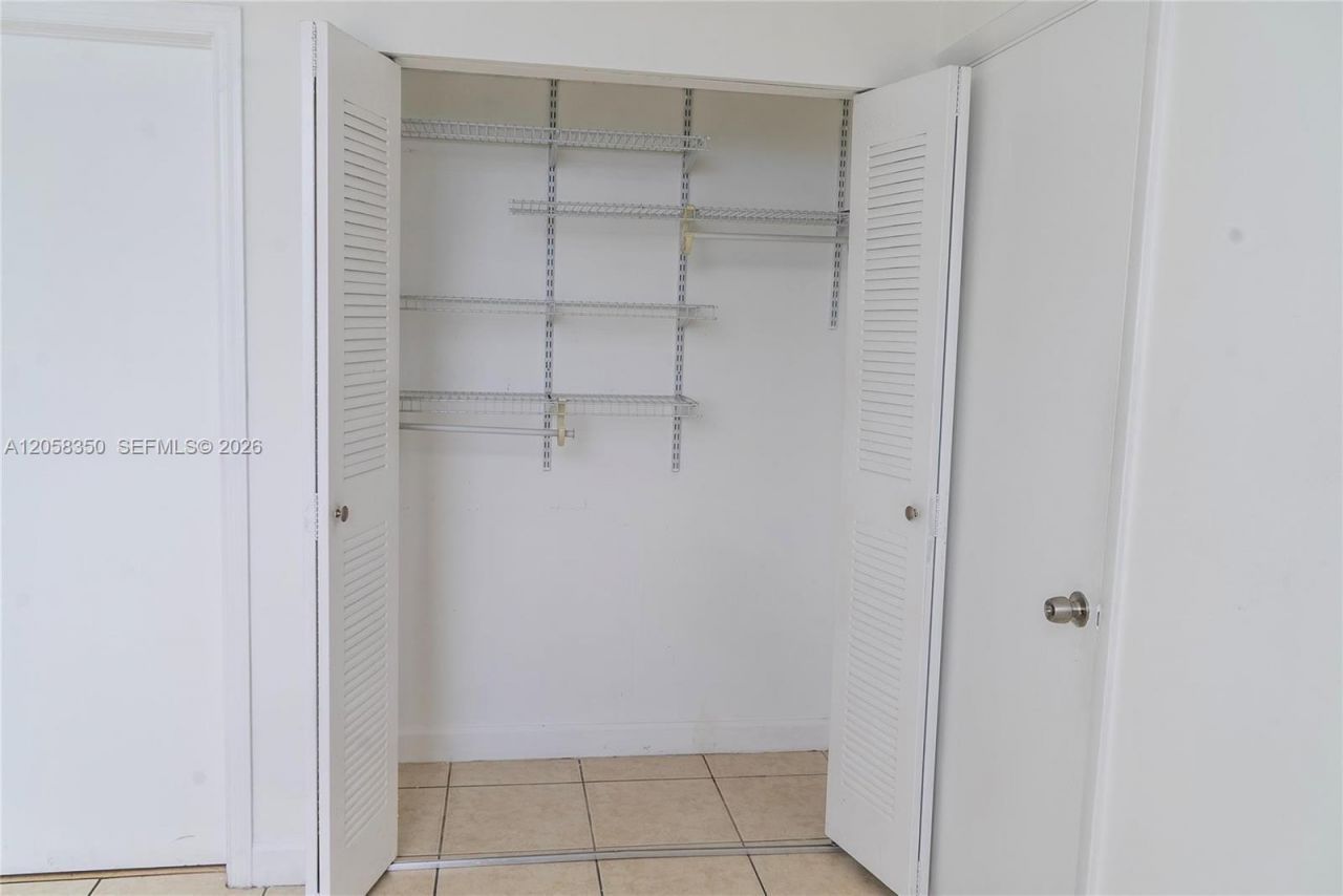 1 Glen Royal Pkwy , Unit 809, Miami, FL 33125 Photo