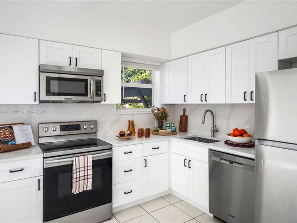 1271 NE 159th St , North Miami Beach, FL 33162