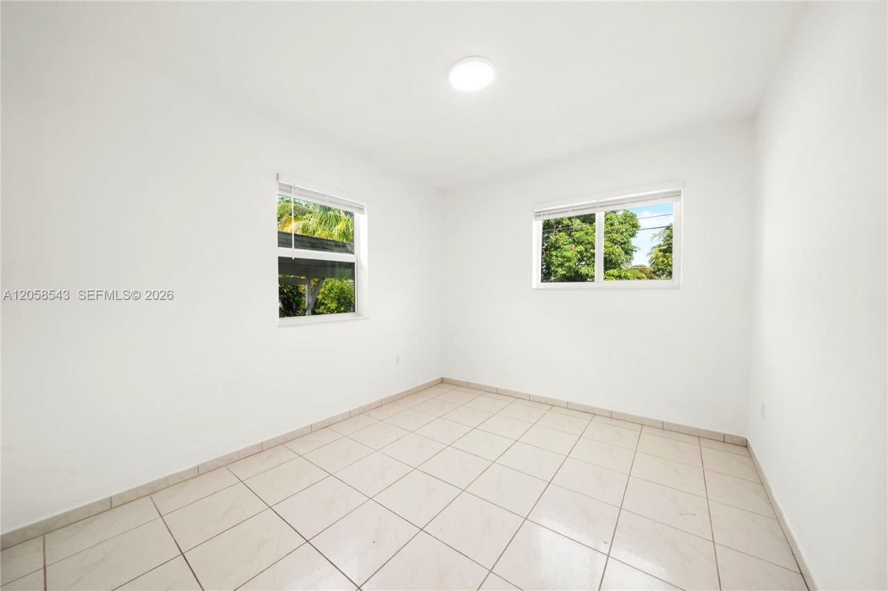 1271 NE 159th St , North Miami Beach, FL 33162 Photo
