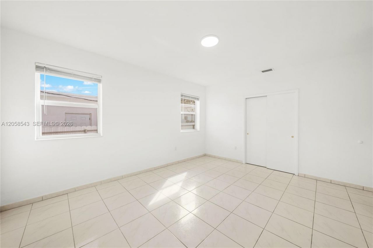 1271 NE 159th St , North Miami Beach, FL 33162 Photo