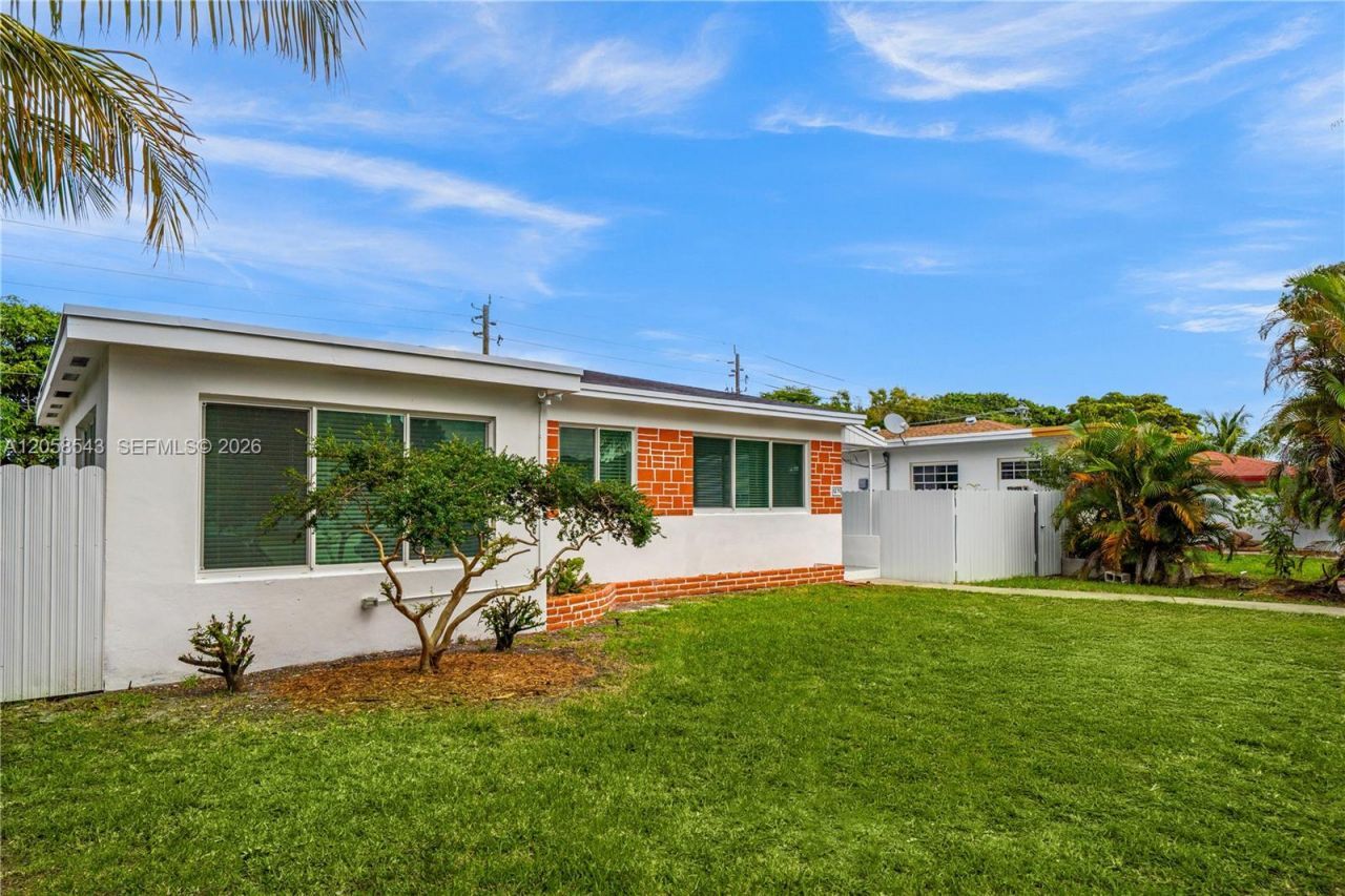 1271 NE 159th St , North Miami Beach, FL 33162 Photo