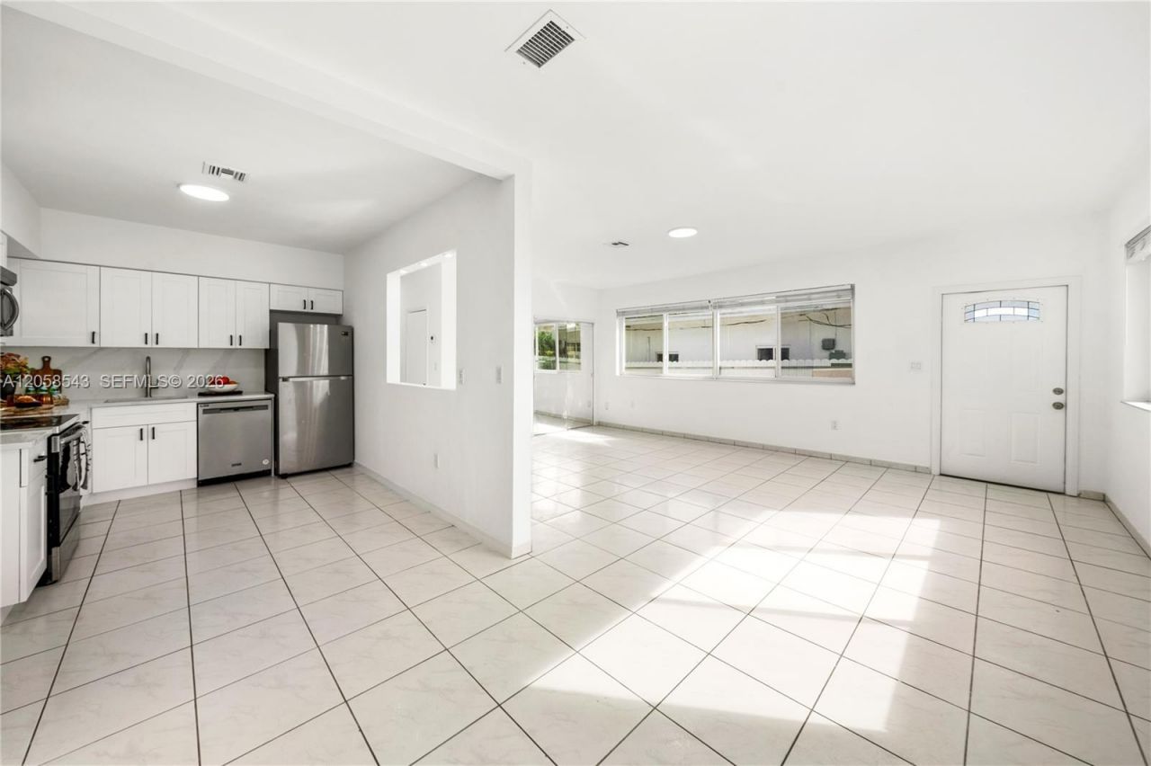 1271 NE 159th St , North Miami Beach, FL 33162 Photo
