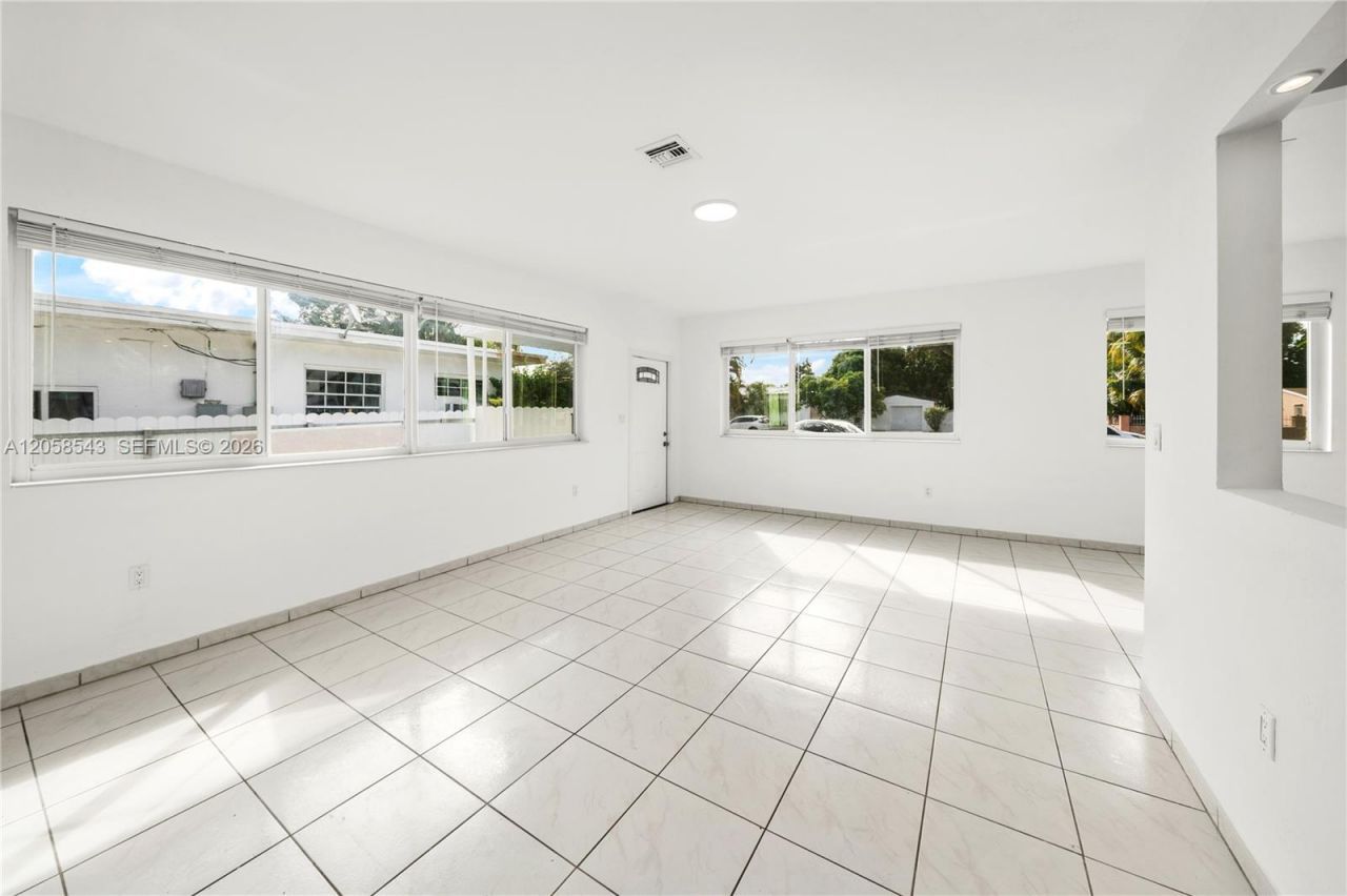 1271 NE 159th St , North Miami Beach, FL 33162 Photo