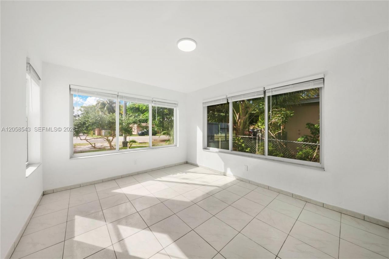 1271 NE 159th St , North Miami Beach, FL 33162 Photo