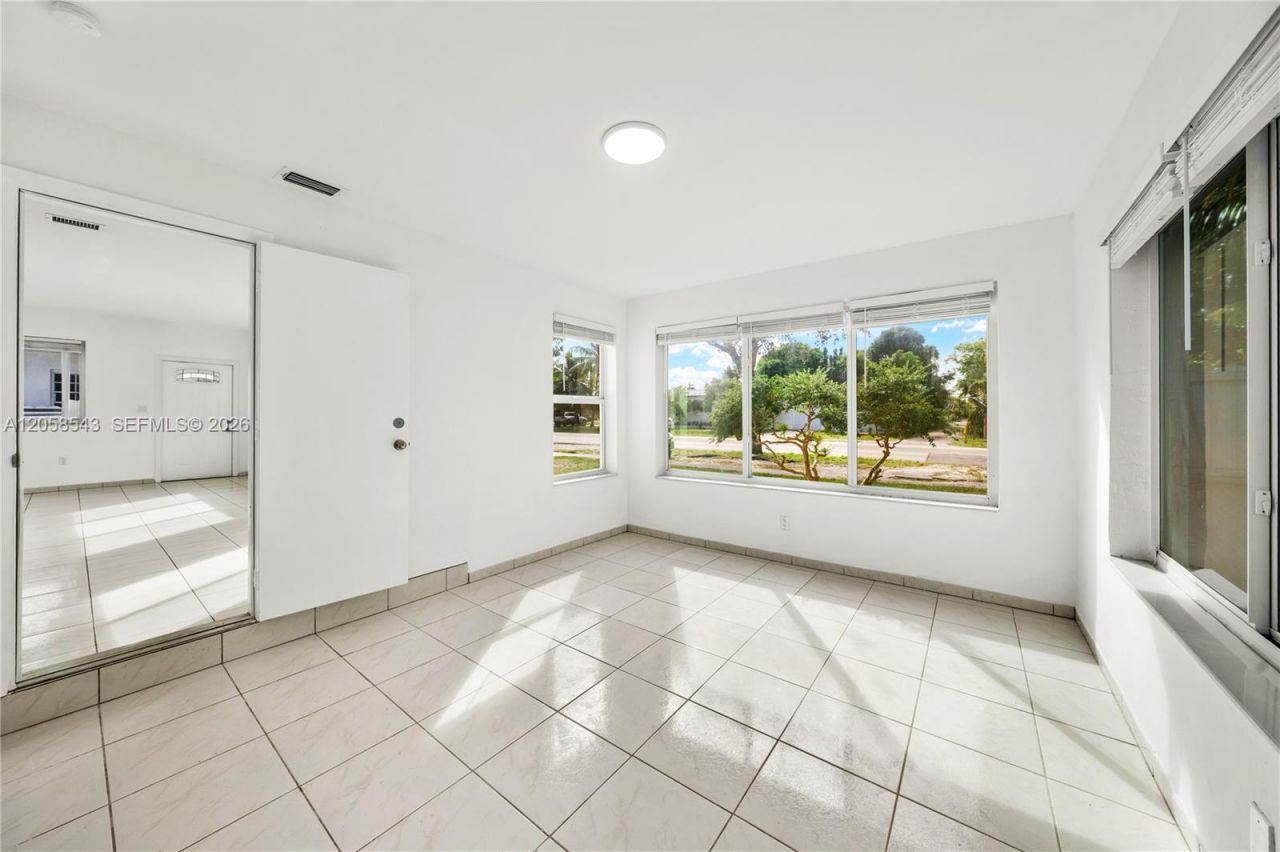 1271 NE 159th St , North Miami Beach, FL 33162 Photo