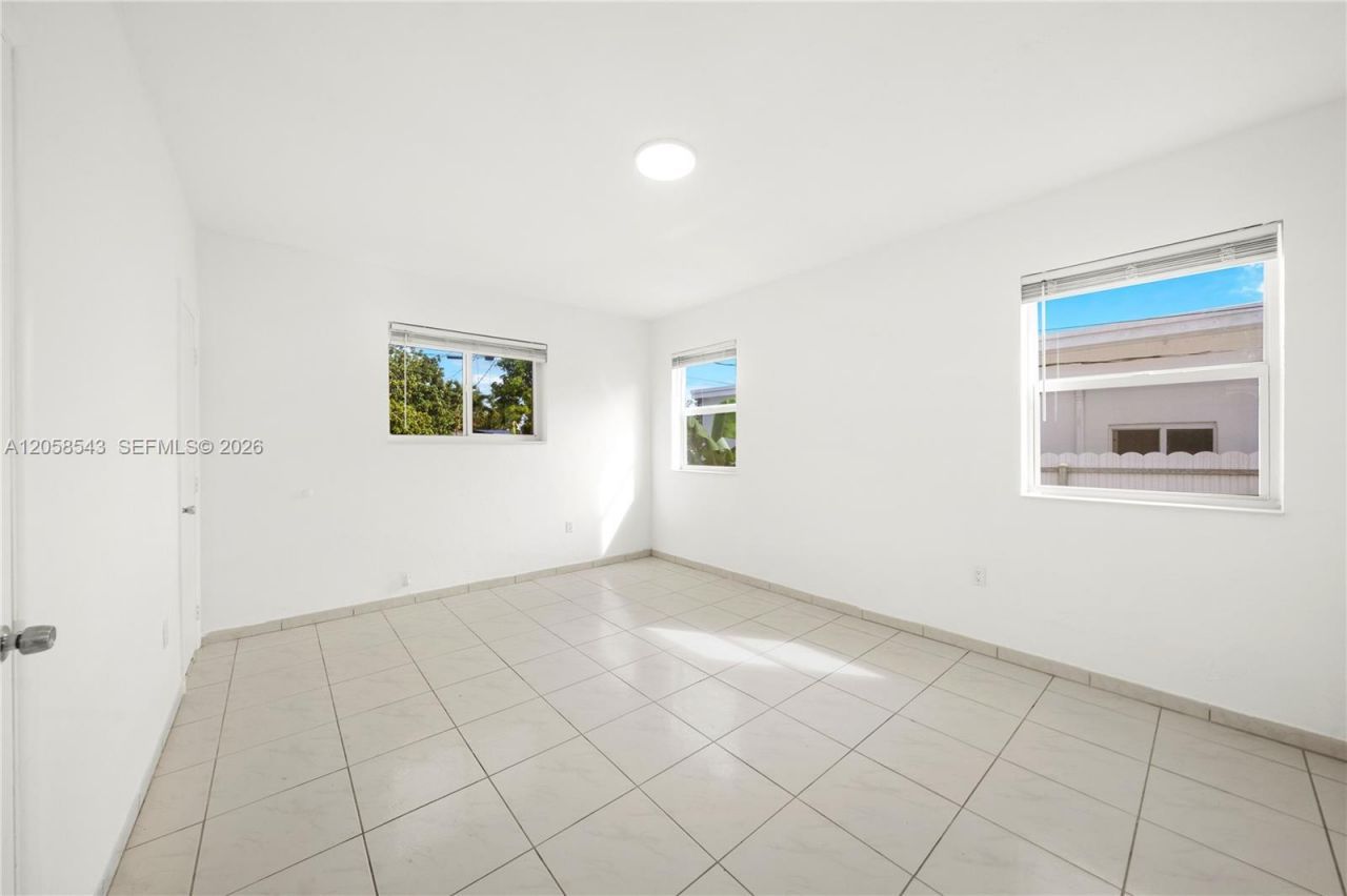 1271 NE 159th St , North Miami Beach, FL 33162 Photo