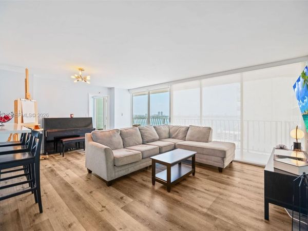 7601 E Treasure Dr, Unit 2124, North Bay Village, FL 33141
