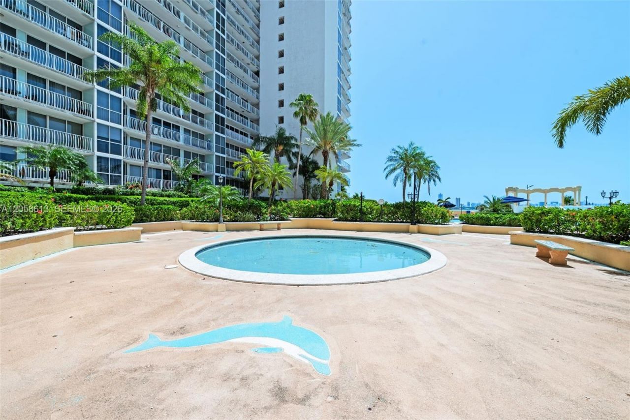 7601 E Treasure Dr, Unit 2124, North Bay Village, FL 33141 Photo