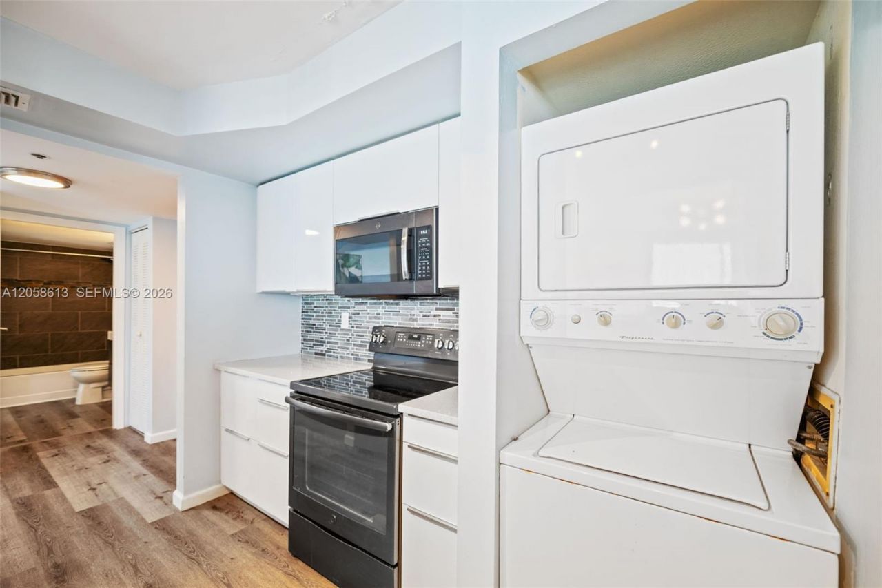 7601 E Treasure Dr, Unit 2124, North Bay Village, FL 33141 Photo