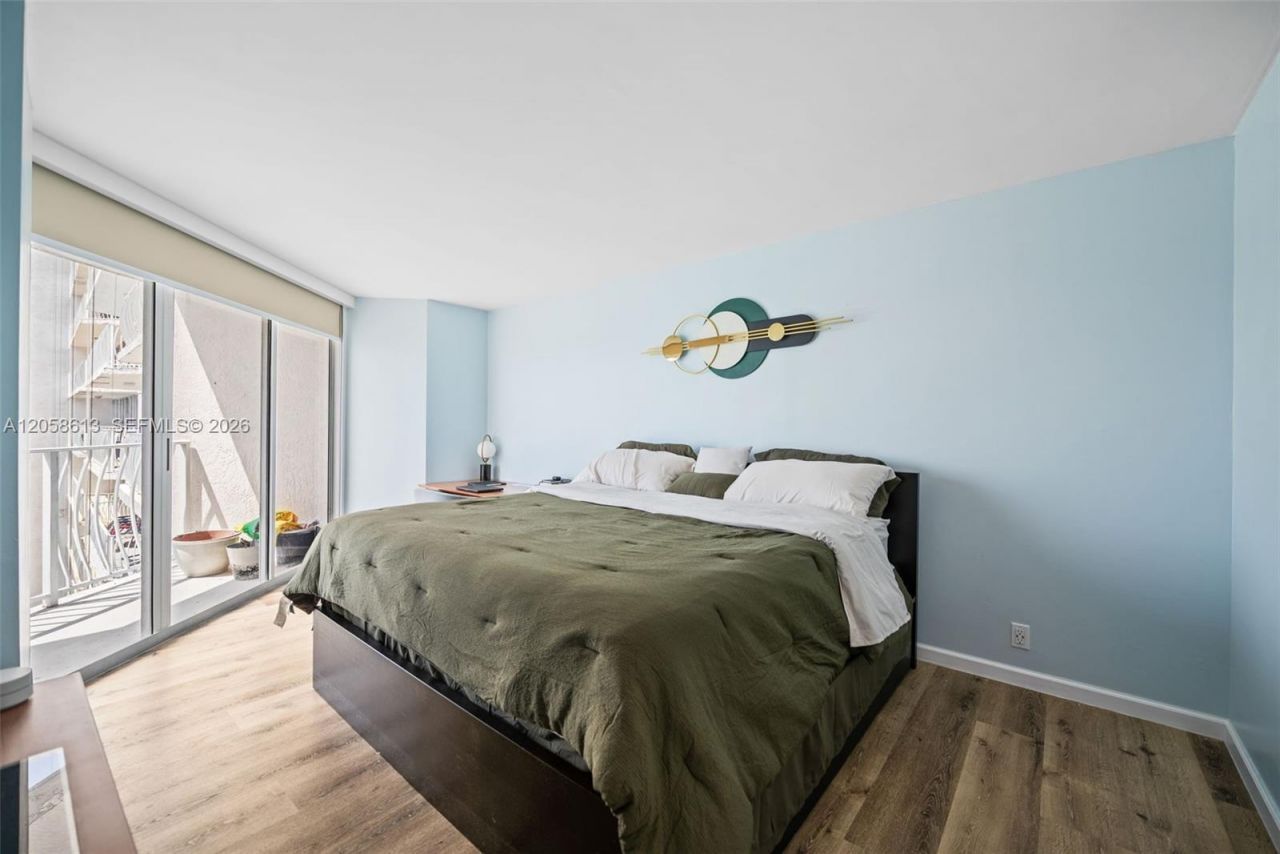 7601 E Treasure Dr, Unit 2124, North Bay Village, FL 33141 Photo