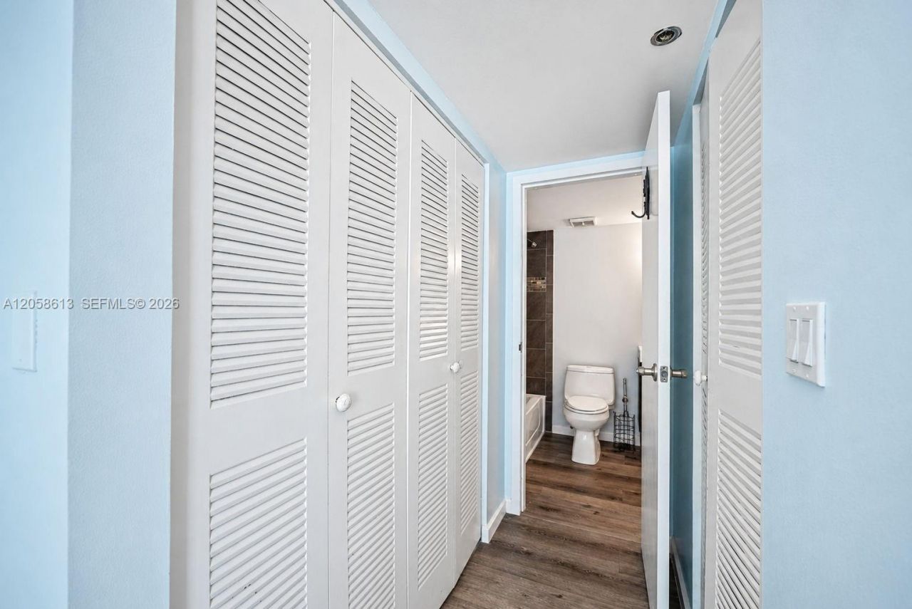 7601 E Treasure Dr, Unit 2124, North Bay Village, FL 33141 Photo