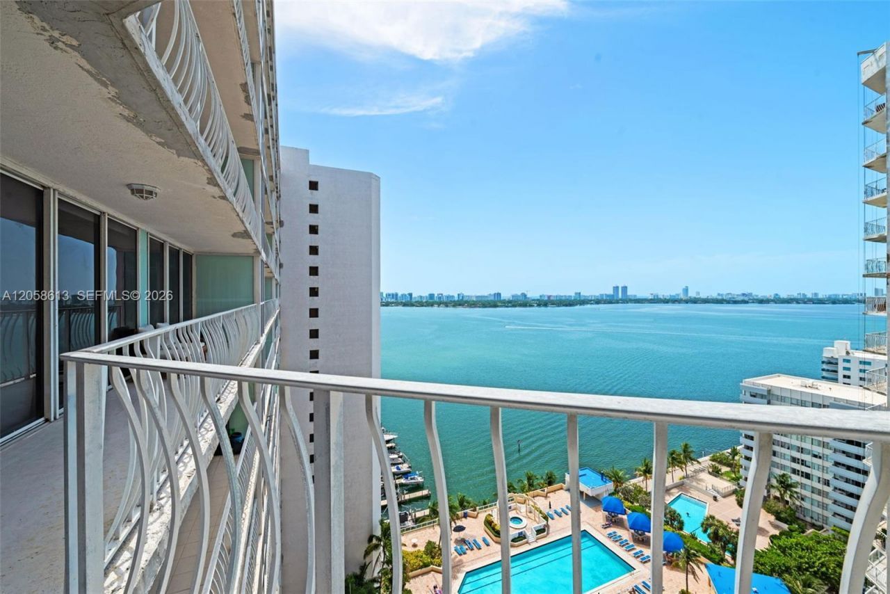 7601 E Treasure Dr, Unit 2124, North Bay Village, FL 33141 Photo