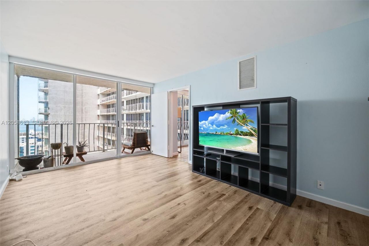 7601 E Treasure Dr, Unit 2124, North Bay Village, FL 33141 Photo