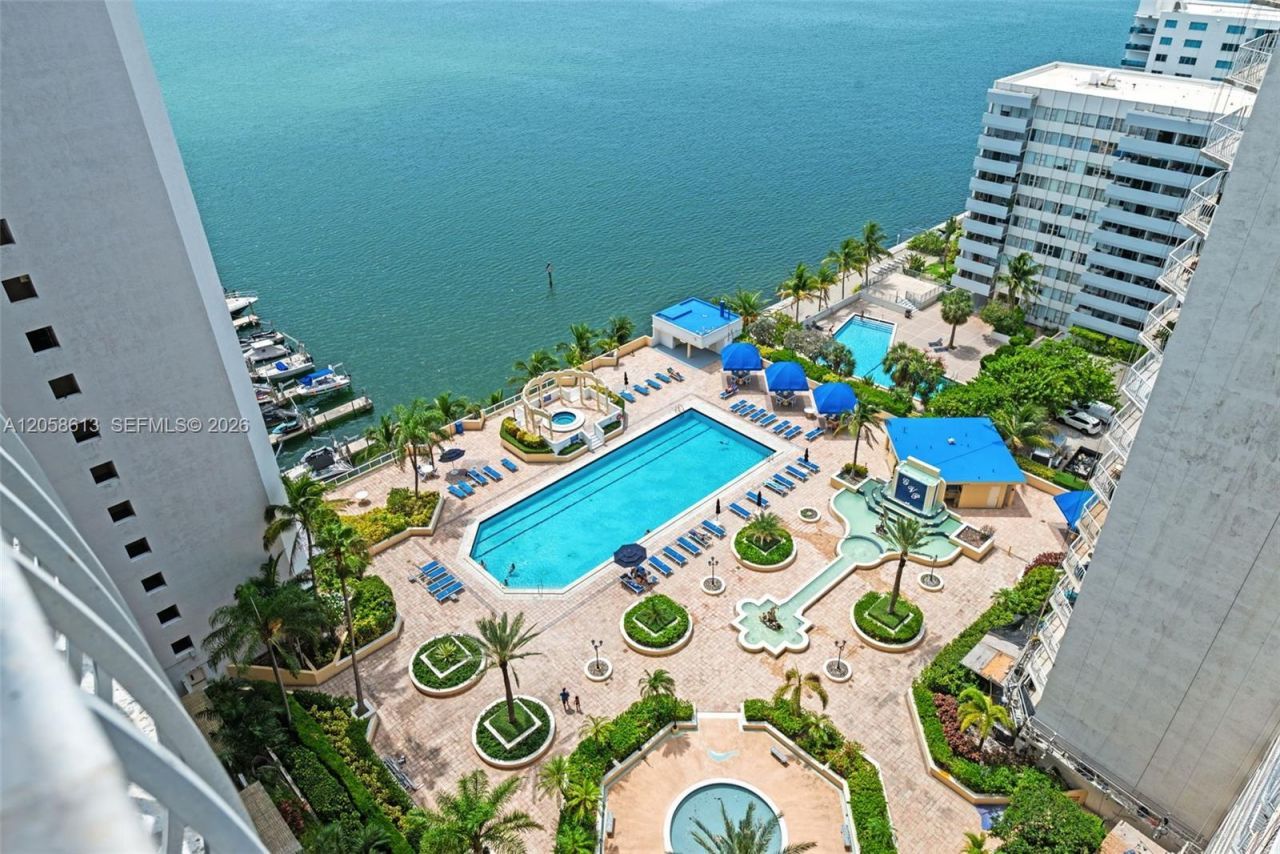 7601 E Treasure Dr, Unit 2124, North Bay Village, FL 33141 Photo