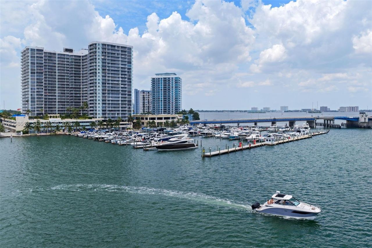 7601 E Treasure Dr, Unit 2124, North Bay Village, FL 33141 Photo