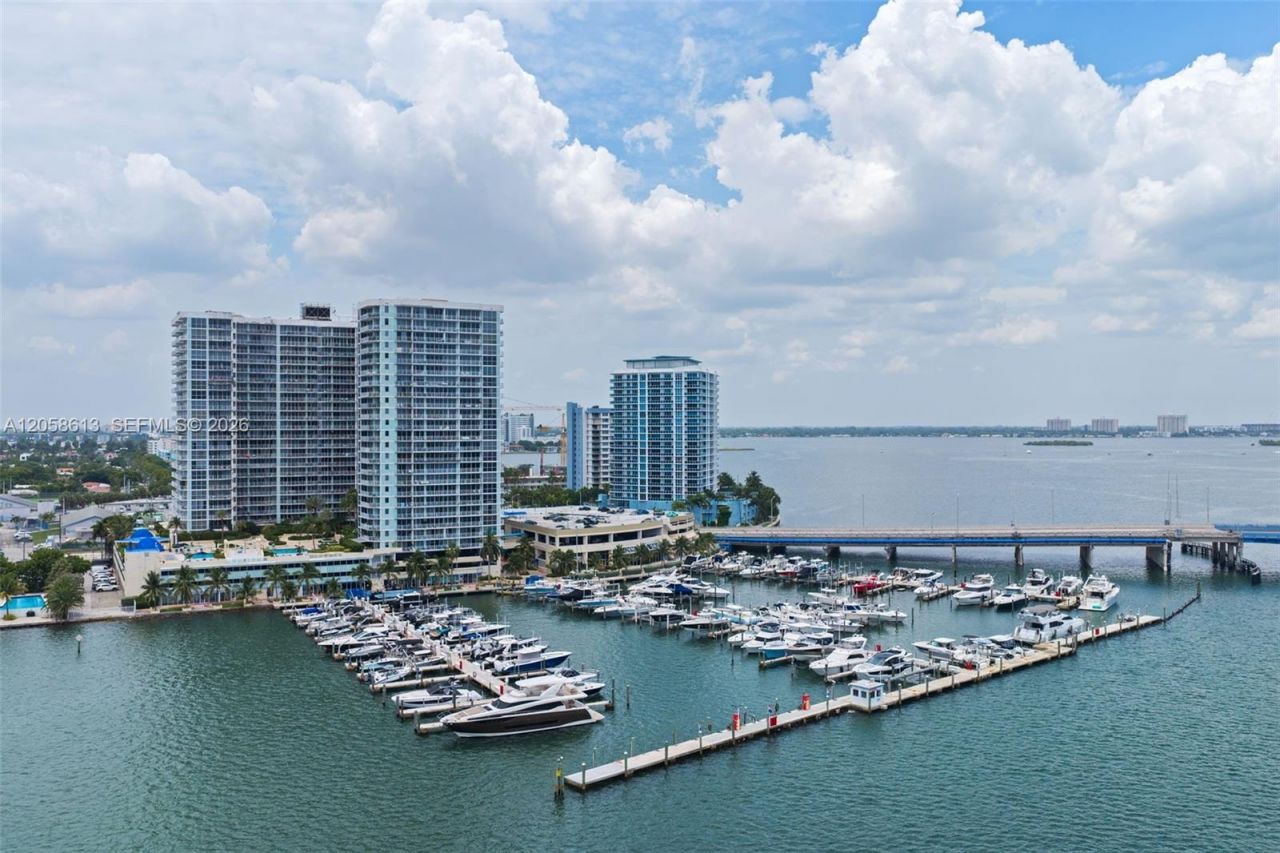 7601 E Treasure Dr, Unit 2124, North Bay Village, FL 33141 Photo