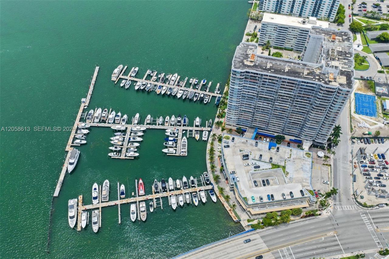 7601 E Treasure Dr, Unit 2124, North Bay Village, FL 33141 Photo