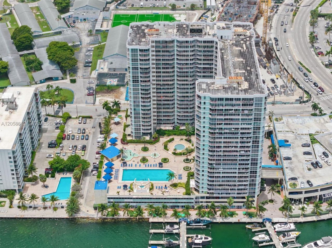 7601 E Treasure Dr, Unit 2124, North Bay Village, FL 33141 Photo