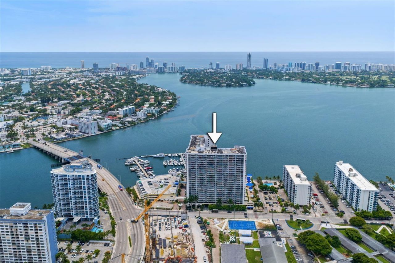 7601 E Treasure Dr, Unit 2124, North Bay Village, FL 33141 Photo