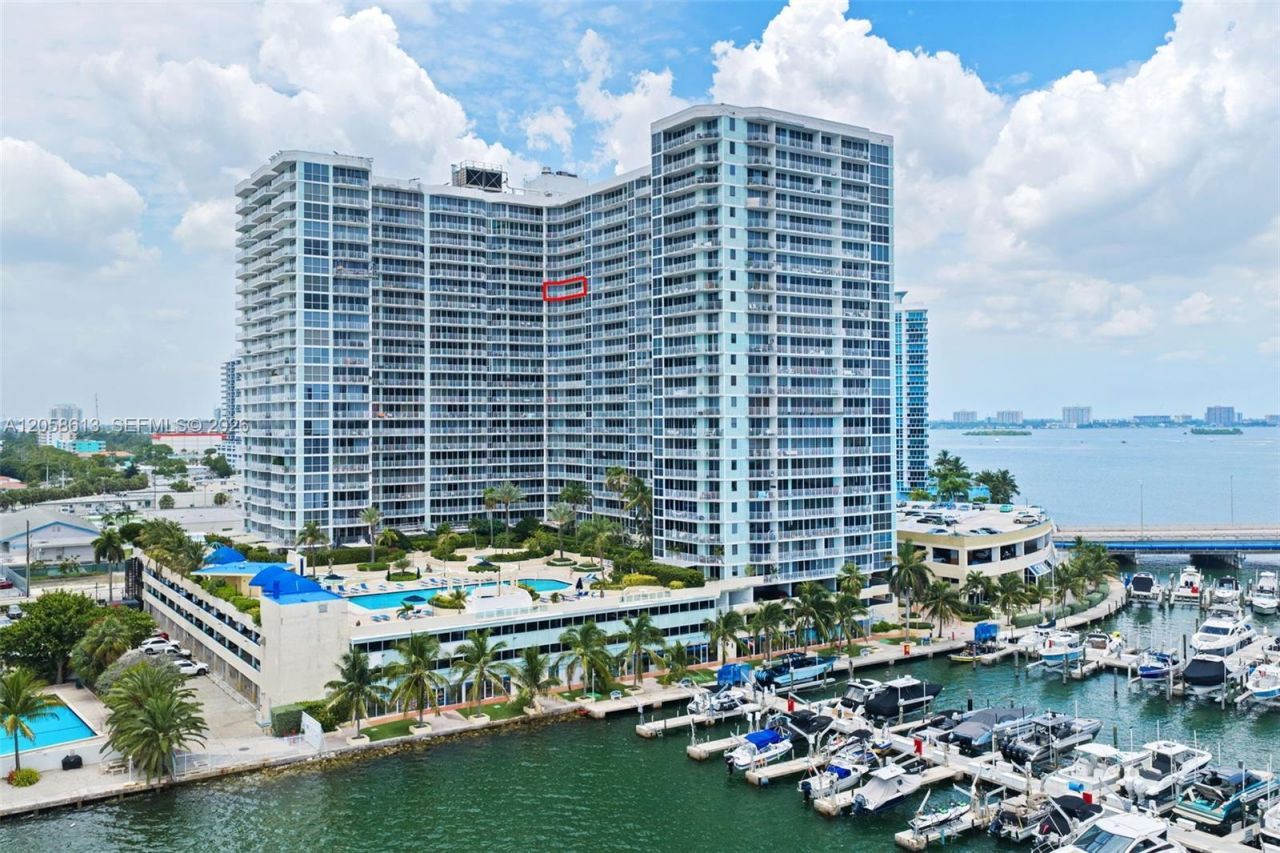 7601 E Treasure Dr, Unit 2124, North Bay Village, FL 33141 Photo