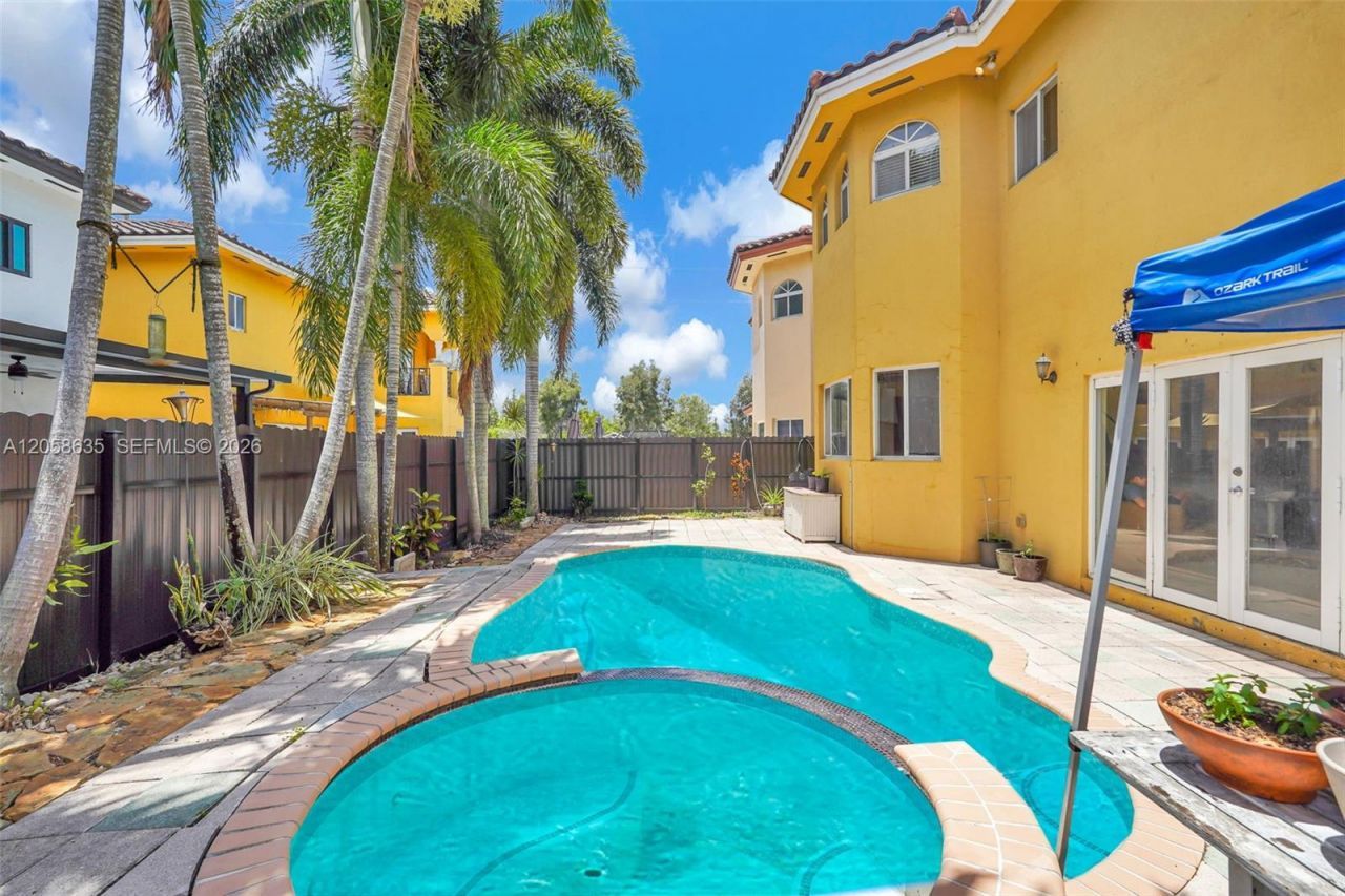 15664 SW 12th Ter , Miami, FL 33194 Photo