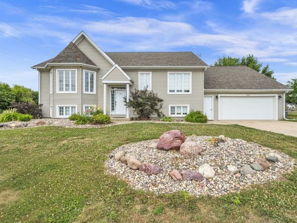 2801 Chaplin Drive , Milford, IA 51351