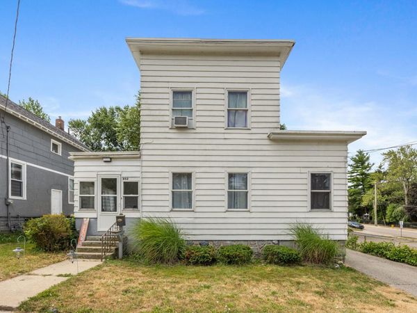 852 Leonard Street NE, Grand Rapids, MI 49503