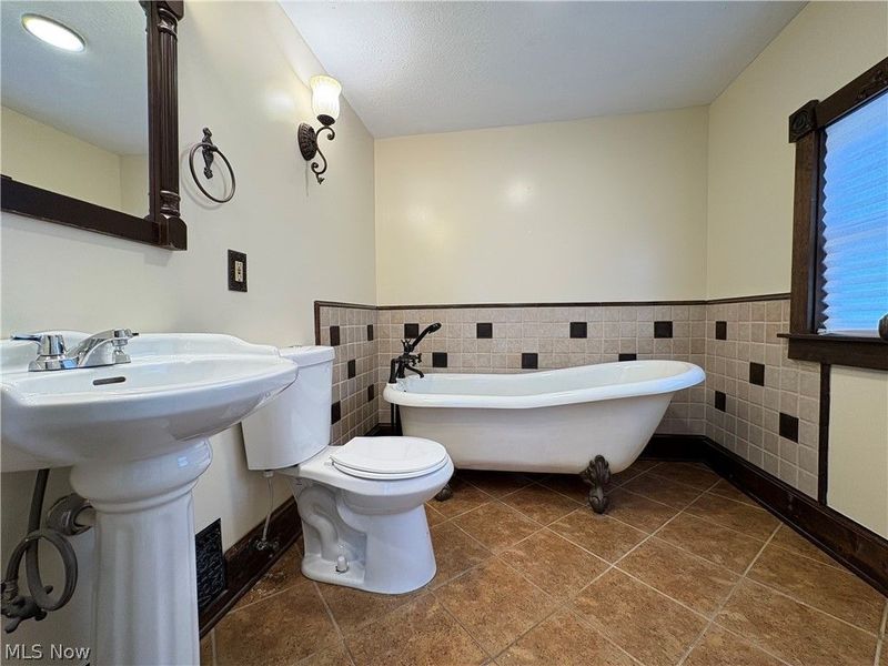 1082 Florida Avenue, Akron, OH 44314 Photo 32