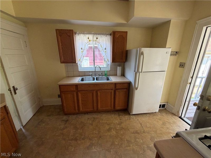 1273 Girard Street, Akron, OH 44301 Photo 9