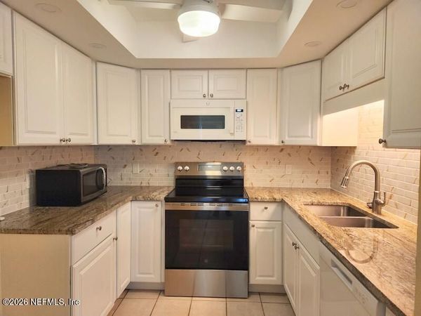 1004 DEFENDER Court W, Unit 1004, Jacksonville, FL 32233