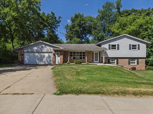 784 N Musket Ridge Drive, Sun Prairie, WI 53590