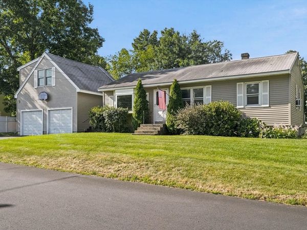 16 Edgelawn Ave, Chelmsford, MA 01863