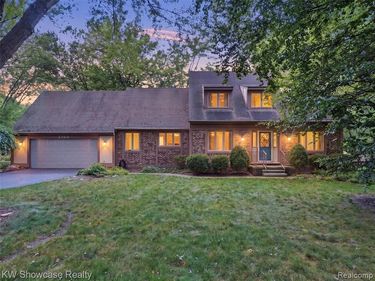 3360 Pleasant Valley Road, Brighton Township, Mi 48114