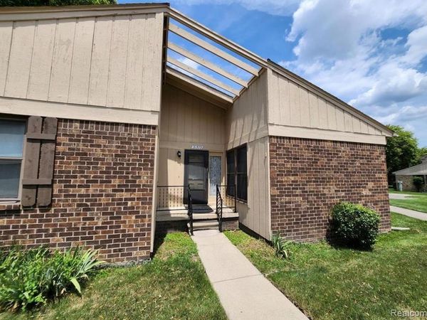 31573 GREEN MEADOW Lane , Warren, MI 48093