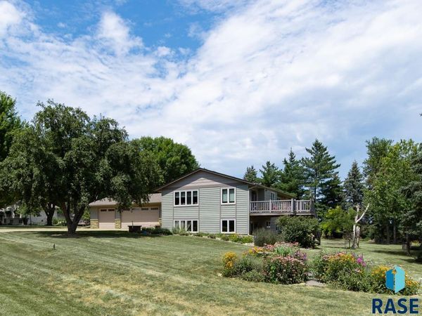 8704 E 38th St, Sioux Falls, SD 57110
