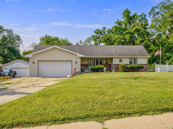 806 Bell Avenue, Des Moines, IA 50315