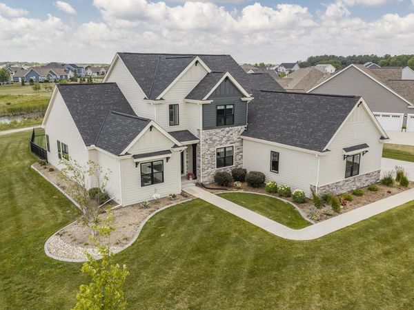 35105 Castle Rock DRIVE, Oconomowoc, WI 53066