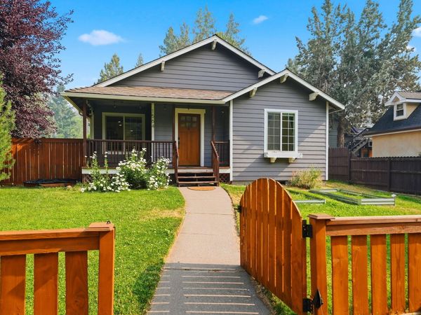 1564 NW Elgin Avenue, Bend, OR 97703