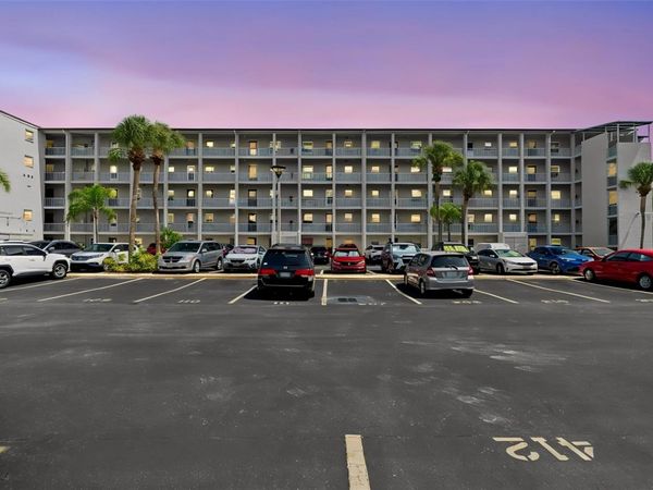 3074 LAKE BAYSHORE DR, Unit O-120, BRADENTON, FL 34205
