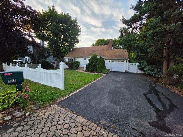 Huntington, NY 11743