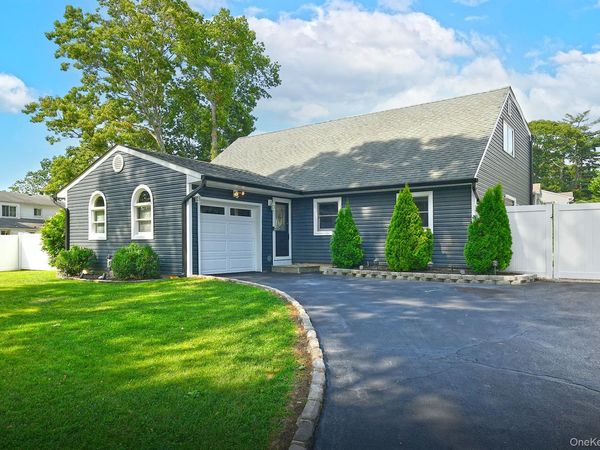 25 Rosanne Court , Nesconset, NY 11767