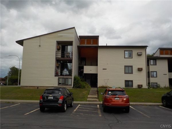 405 Village Boulevard N, Baldwinsville, NY 13027