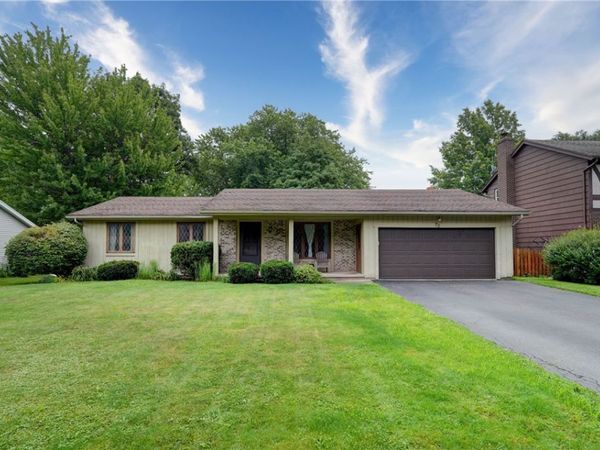 72 Burlwood Dr , Rochester, NY 14612