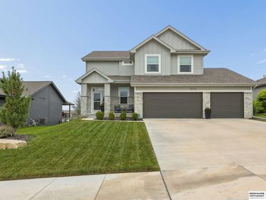 10218 Superior Drive, Papillion, NE 68046