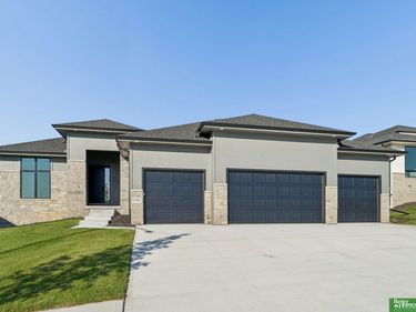 5606 N 198th Street, Elkhorn, NE 68022
