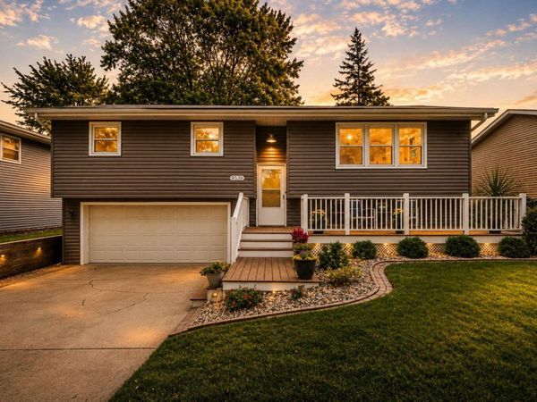 9539 Hawthorne Drive , Munster, IN 46321