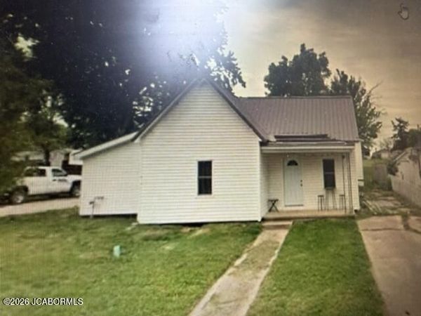 606 W VERSAILLES AVENUE, California, MO 65018