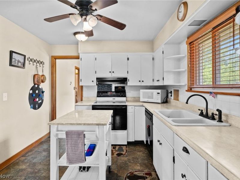 2091 Springfield Center Road , Akron, OH 44312 Photo 9