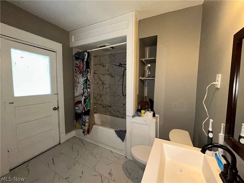 9403 Columbia Avenue, Cleveland, OH 44108 Photo 13
