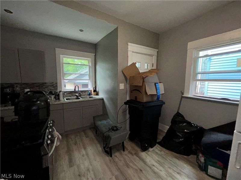 9403 Columbia Avenue, Cleveland, OH 44108 Photo 5